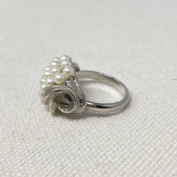 Vintage Silver Tone Imitation Pearl Cluster Ring Scroll Detail Size 6 - Picture 2 of 9